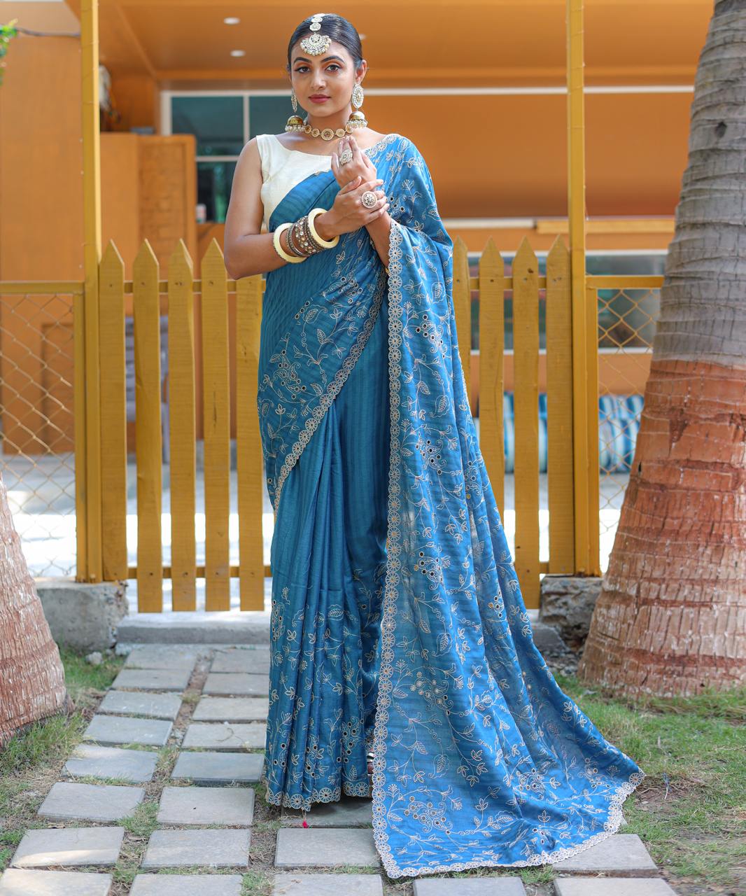 Women's Royal Prussian Blue Georgette Saree with Intricate Silver Thread & Mirror Work Embroidery â Perfect for Festive & Wedding Celebrations - Teal/Blue