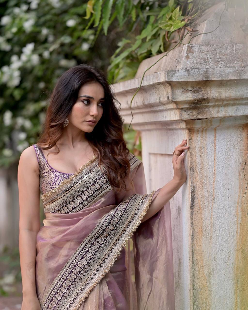 Women's Luxurious Mauve & Purple Art Silk Saree with Intricate Golden Zari & Broad Embroidered Border â Complete with Brocade Blouse for Festive & Wedding Wear