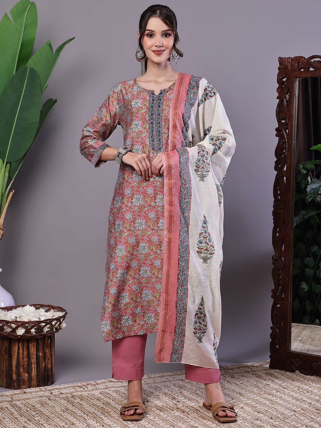 Women's Pink Floral Chanderi Printed Kurta Set with Dupatta Suit Sets - M